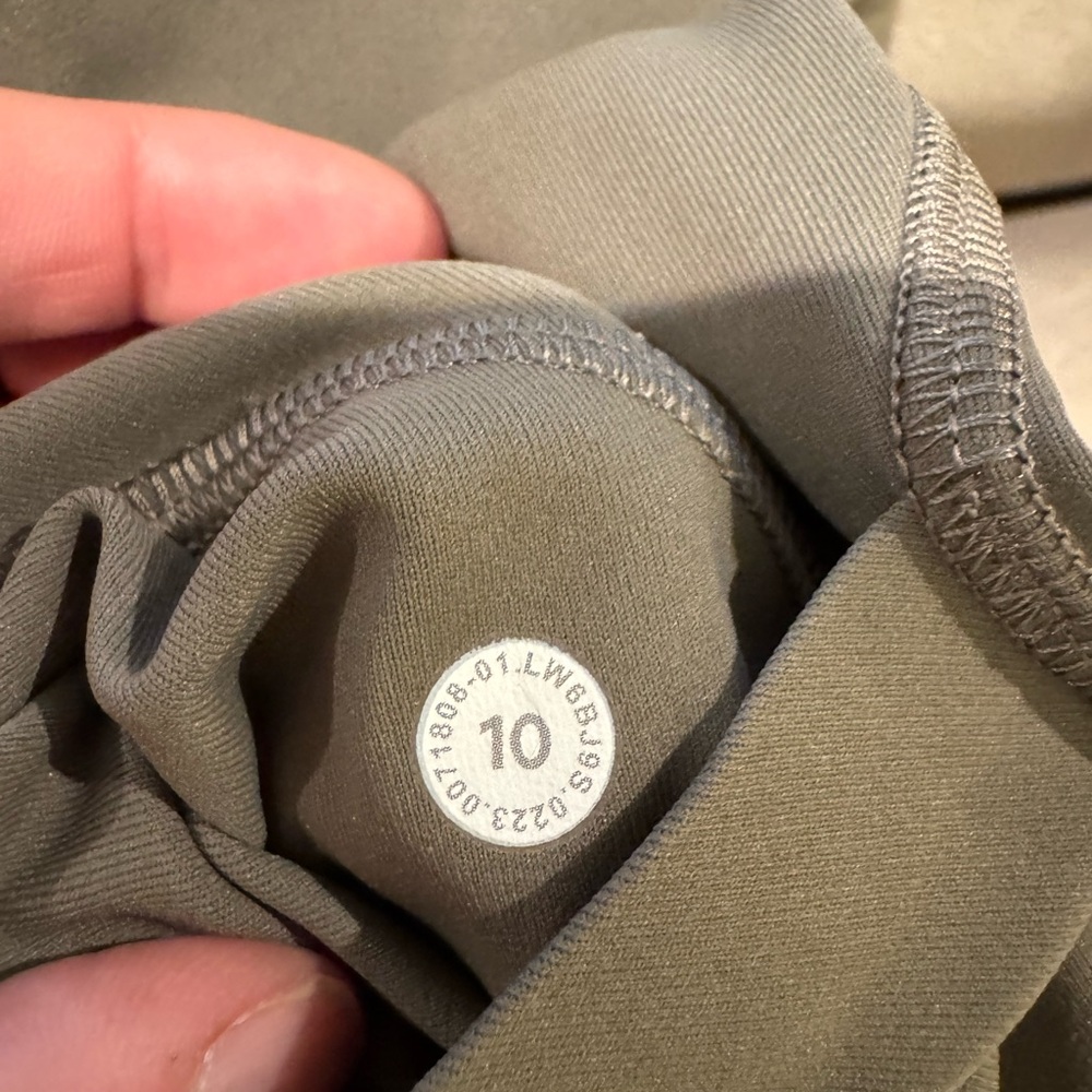 Lululemon Swift Speed High-Rise Crop 21"
Nomad Size 10 EUC - Picture 5 of 10
